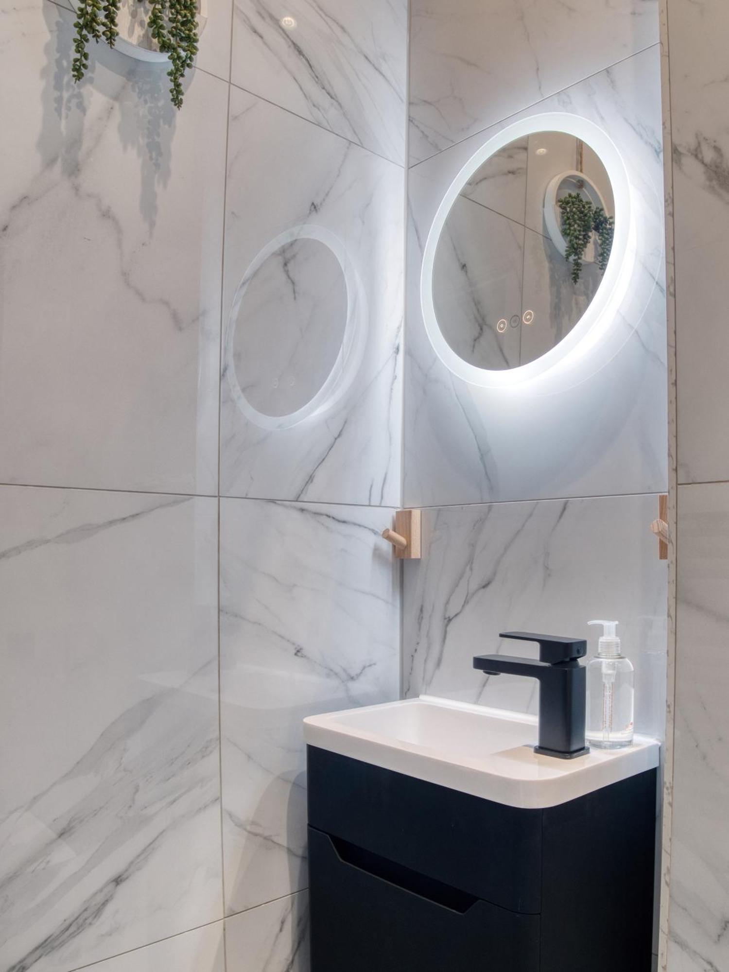 London Hammersmith - Hot Tub, Cinema & Gaming Room Bagian luar foto