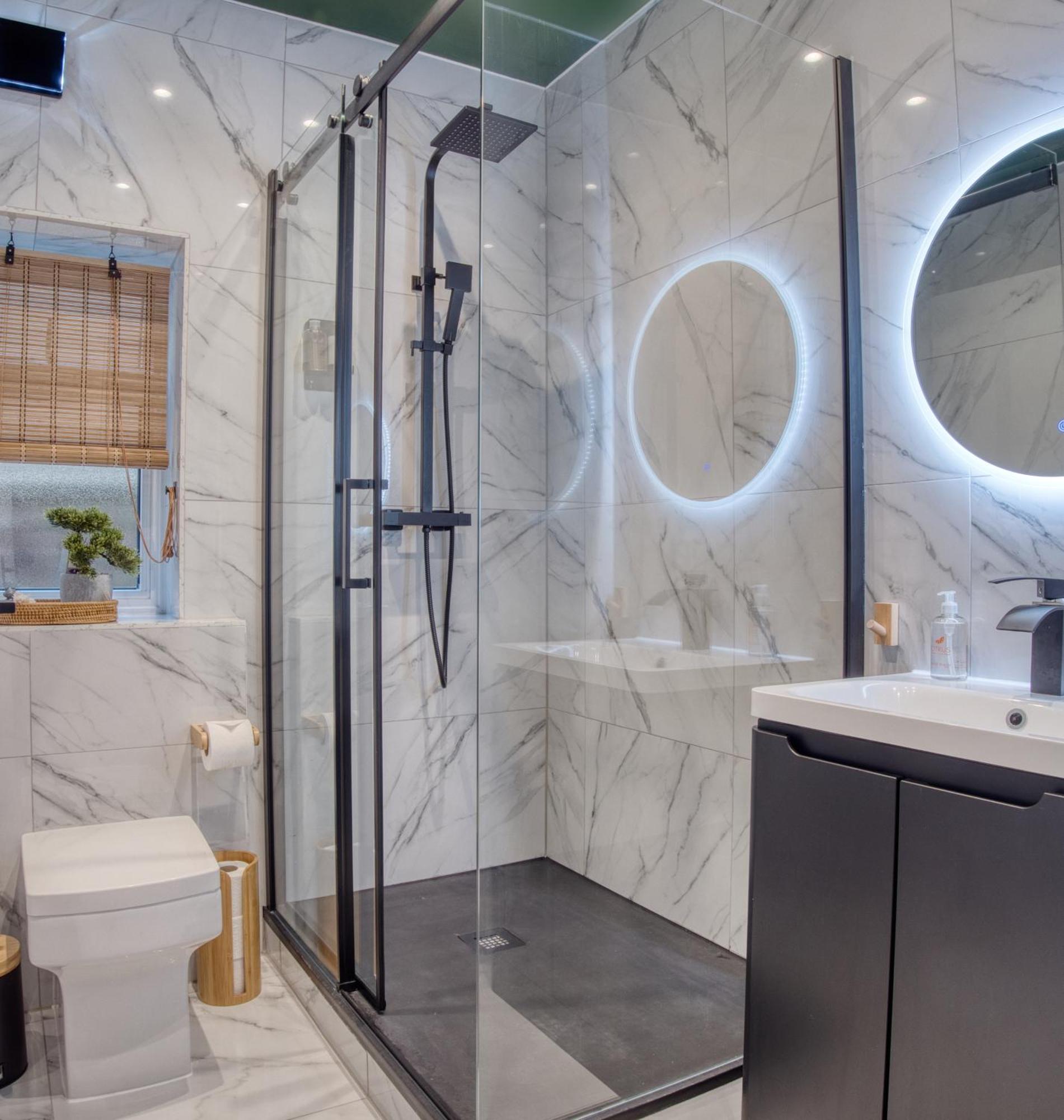 London Hammersmith - Hot Tub, Cinema & Gaming Room Bagian luar foto